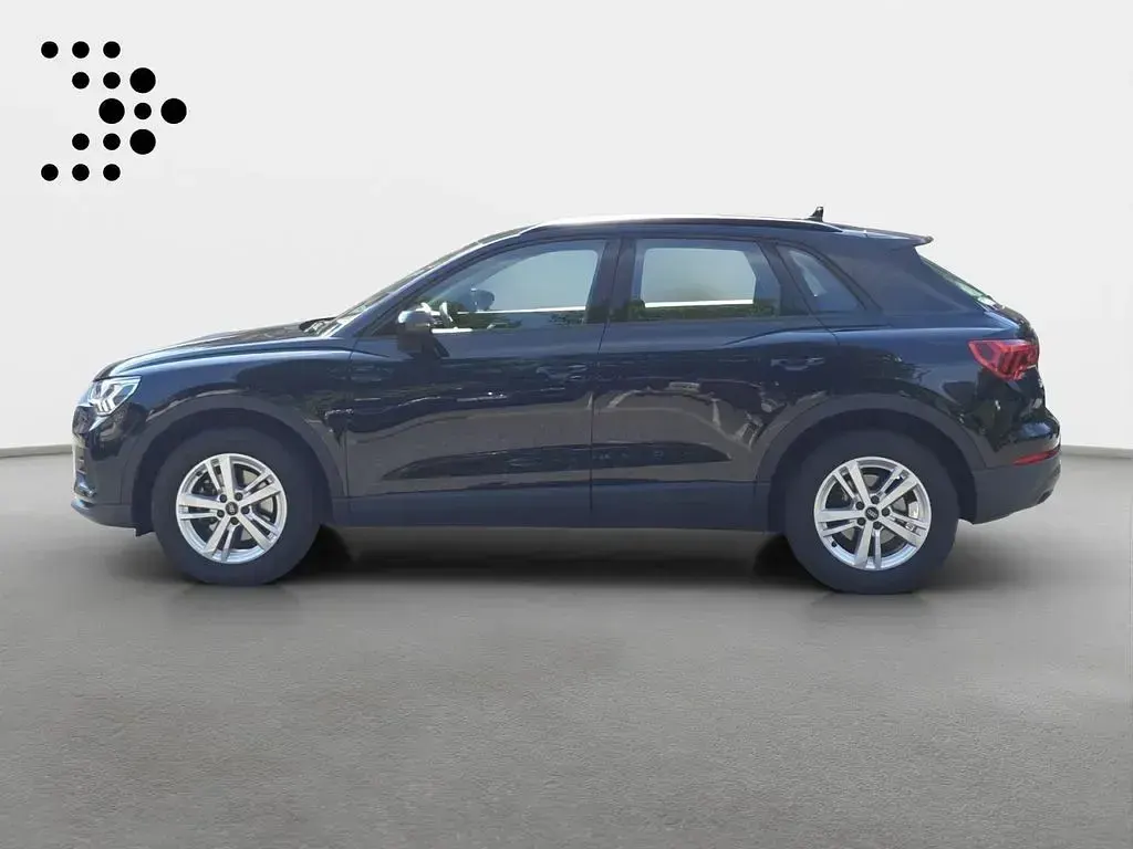 Gebraucht Audi Q3 Basis 150 PS (110 kW) 2023 Mythosschwarz metallic SUV