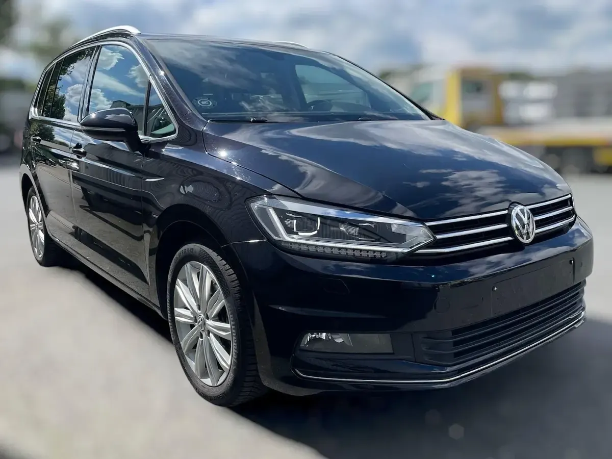 Gebraucht VW Touran Highline 150 PS (110 kW) 2020 Schwarz Van / Kleinbus
