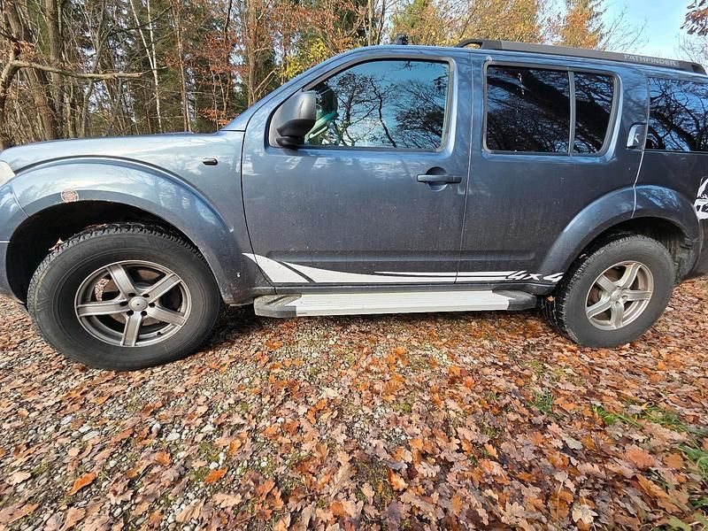 Grau Gebraucht 2006 Nissan Pathfinder SUV | 13.900 € - Bild 1/4