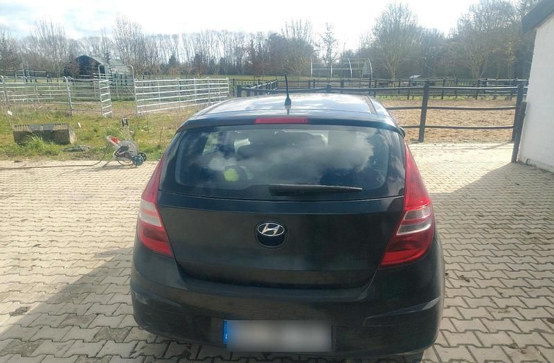 Gebraucht Hyundai i30 109 PS (80 kW) 2010 Schwarz Kleinwagen