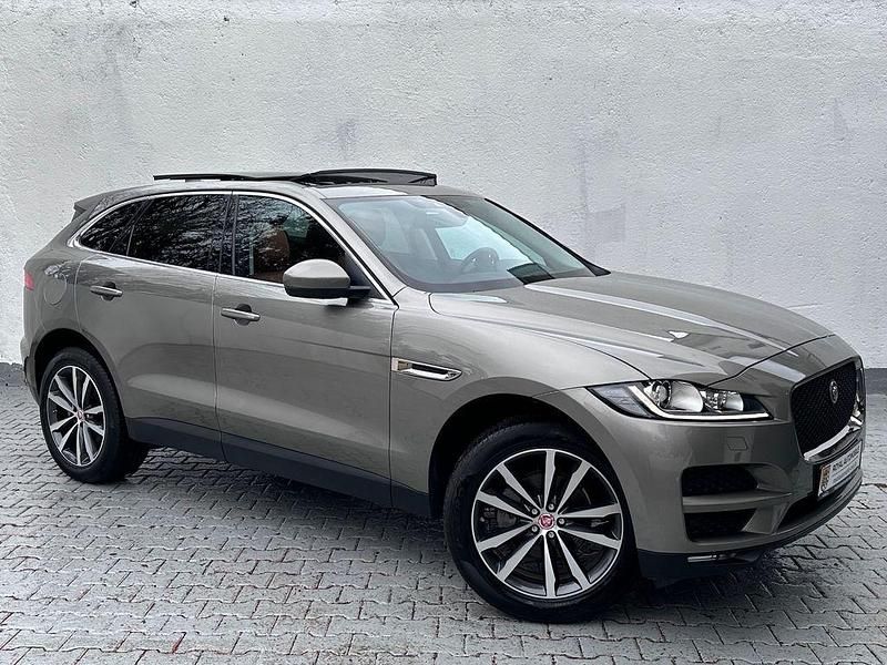 Gebraucht Jaguar F-Pace Pure 241 PS (177 kW) 2017 Champagner grau SUV