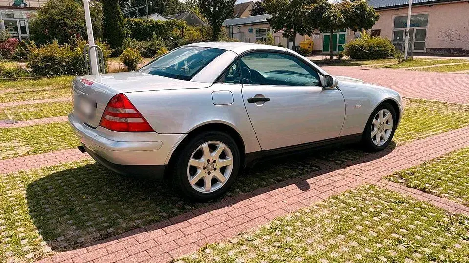 Gebraucht Mercedes SLK230 194 PS (142 kW) 1997 Silber Cabrio