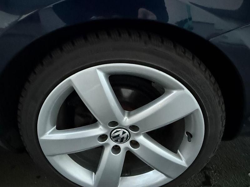 Gebraucht VW Passat Highline 140 PS (102 kW) 2013 Blau Limousine