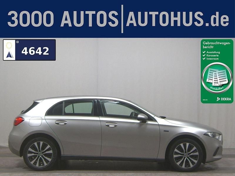 Silber Gebraucht 2020 Mercedes A250 Limousine | 18.980 € (Superpreis) - Bild 1/4