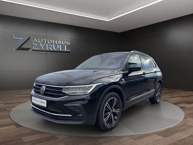 Gebraucht VW Tiguan Active 131 PS (96 kW) 2023 Schwarz SUV