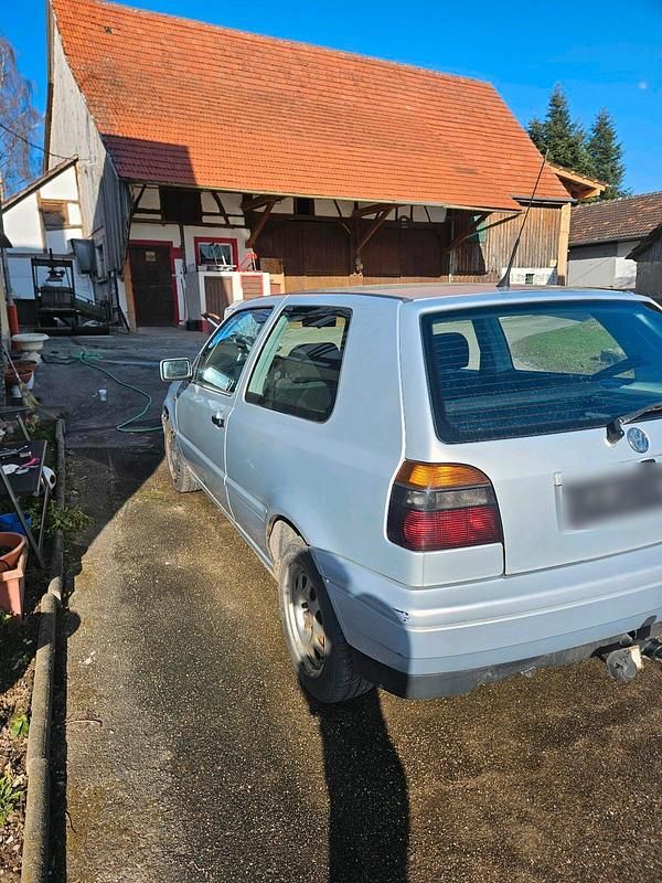 Gebraucht VW Golf III 75 PS (55 kW) 1997 Silber Kleinwagen