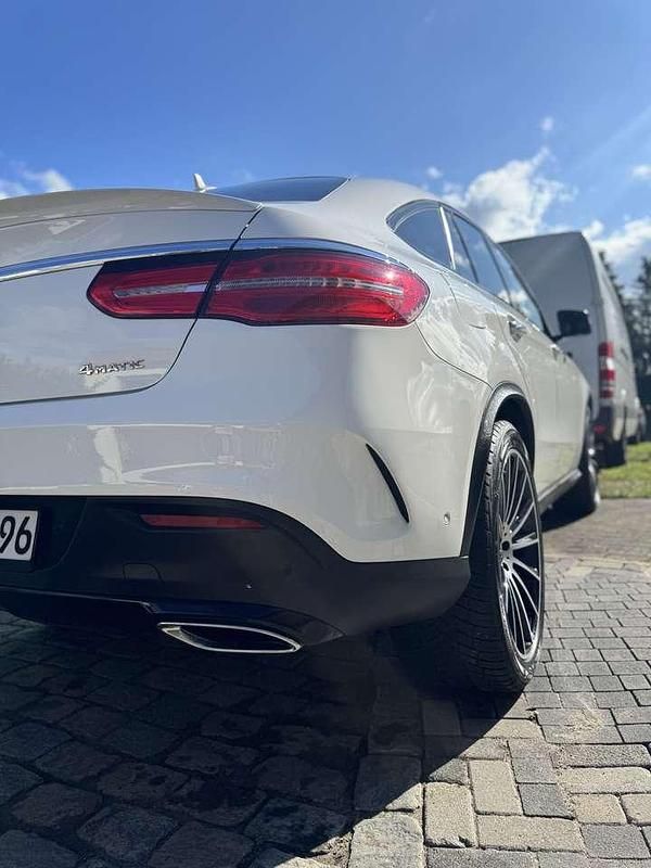 Weiß Gebraucht 2018 Mercedes GLE500 SUV | 40.000 € - Bild 1/4