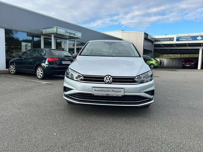 Reflexsilber Gebraucht 2020 VW Golf Sportsvan IQ Drive Van / Kleinbus | 16.900 € (Fairer Preis) - Bild 1/4