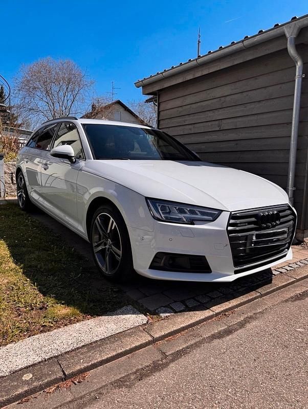 Weiß Gebraucht 2018 Audi A4 Ambiente Kombi | 20.999 € (Etwas zu teuer) - Bild 1/4