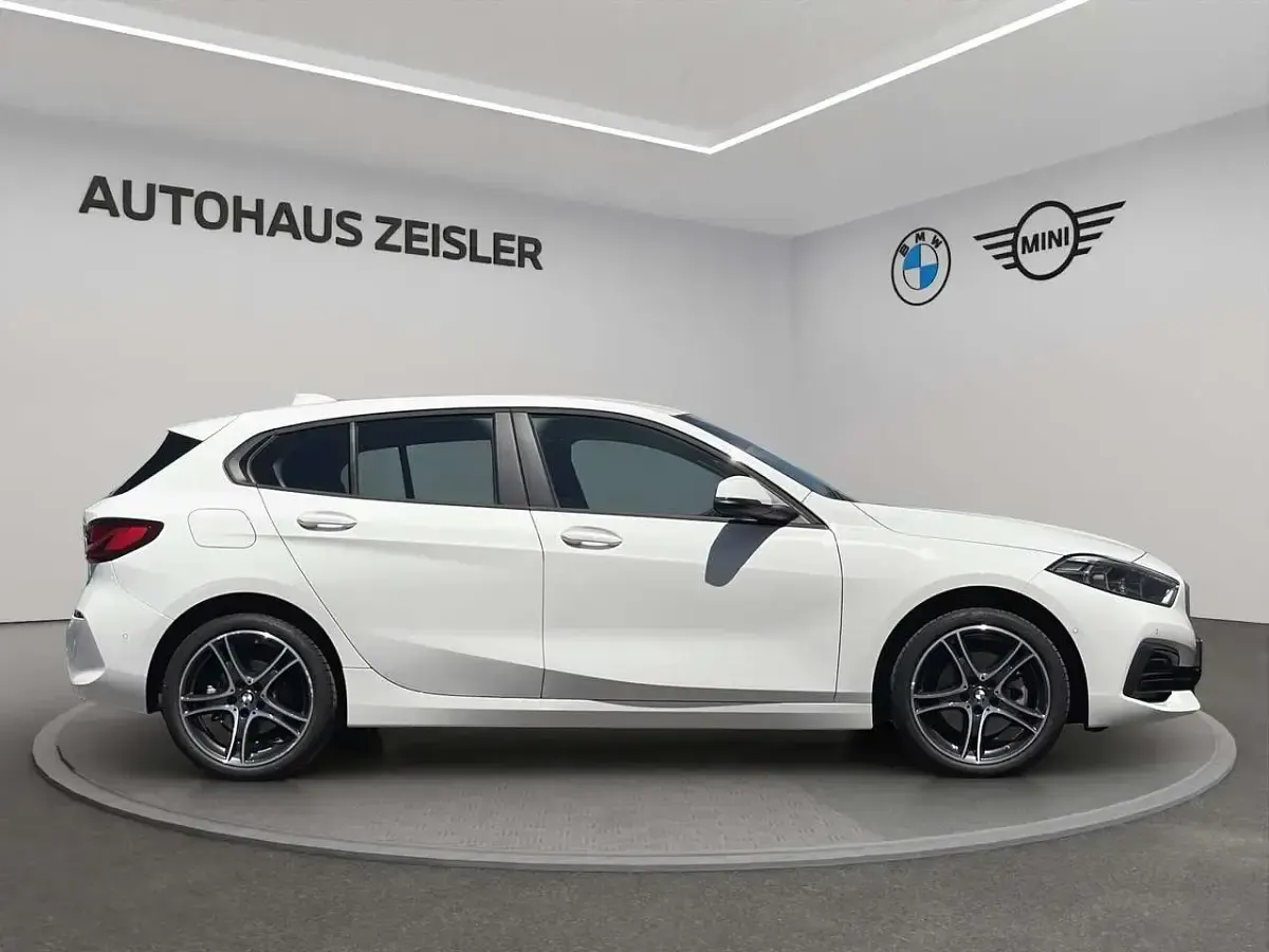 Gebraucht BMW 118 Advantage 136 PS (100 kW) 2023 Alpinweiß uni Kleinwagen