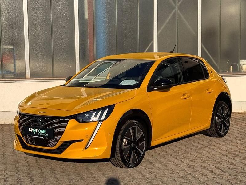 Gelb Gebraucht 2021 Peugeot e-208 GT Kleinwagen | 17.750 € (Fairer Preis) - Bild 1/4