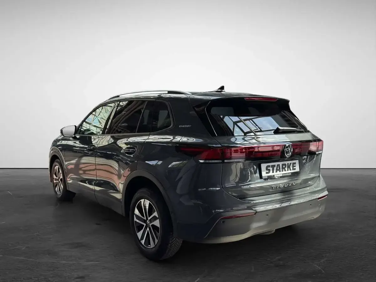 Neu VW Tiguan 150 PS (110 kW) 2026 Delfingrau metallic SUV