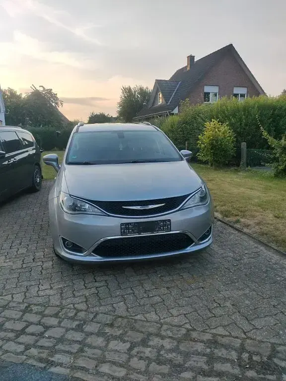 Gebraucht Chrysler Pacifica 291 PS (214 kW) 2017 Silber Van / Kleinbus