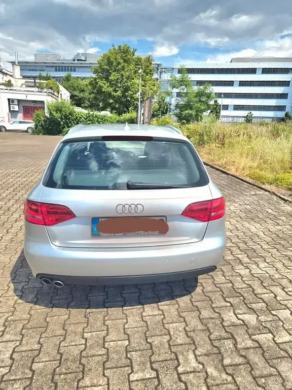 Gebraucht Audi A4 Attraction 136 PS (100 kW) 2011 Silber Kombi