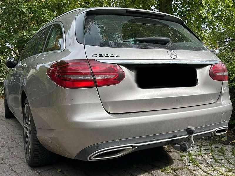 Gebraucht Mercedes C300e Avantgarde 320 PS (235 kW) 2020 Silber Kombi