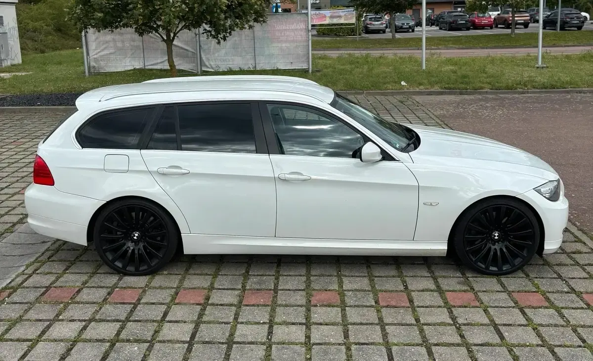 Gebraucht BMW 330 Performance 245 PS (180 kW) 2010 Weiß Kombi