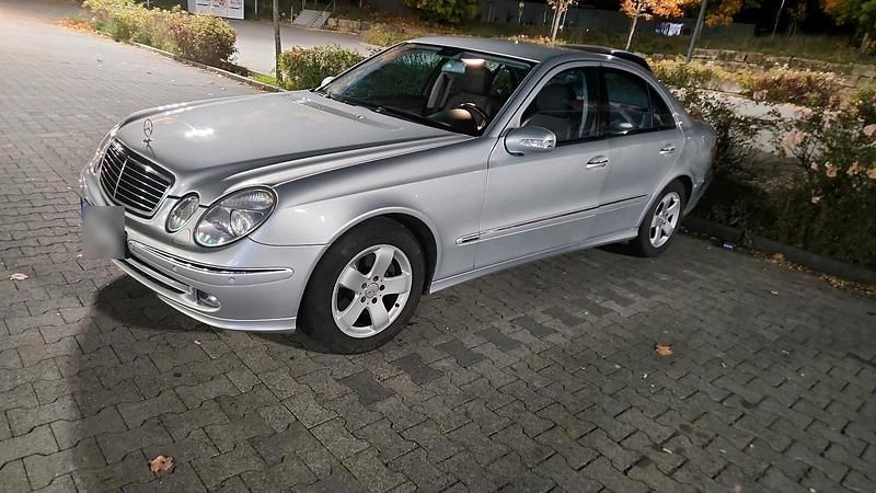 Usata Mercedes E280 236 CV (173 kW) 2006 Argento Berlina