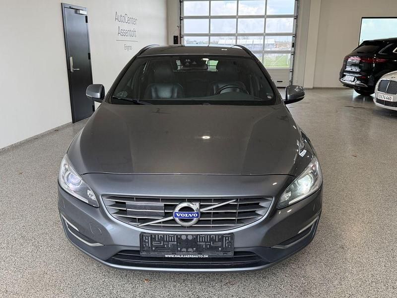 Używany Volvo V60 190 KM (139 kW) 2017 Szary Kombi