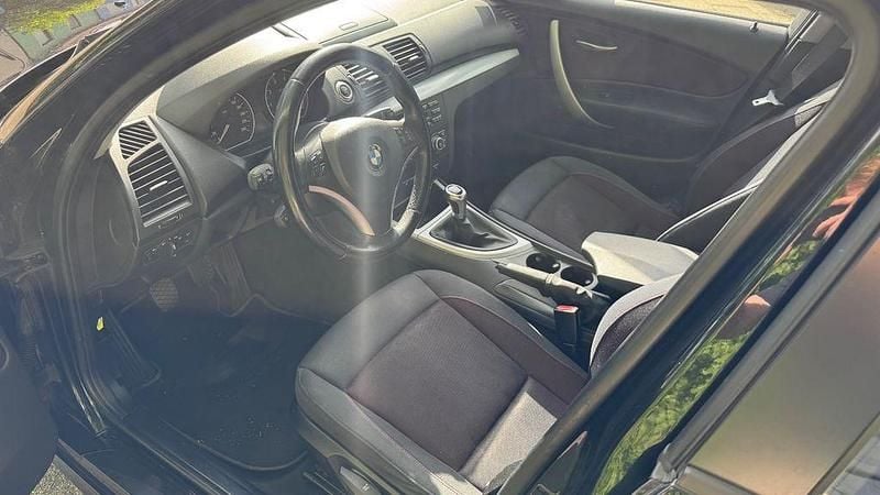 Gebraucht BMW 116 122 PS (89 kW) 2007 Schwarz Kleinwagen