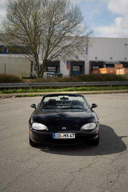 Second-hand Mazda MX5 140 CP (102 kW) 1999 Negru Cabrio