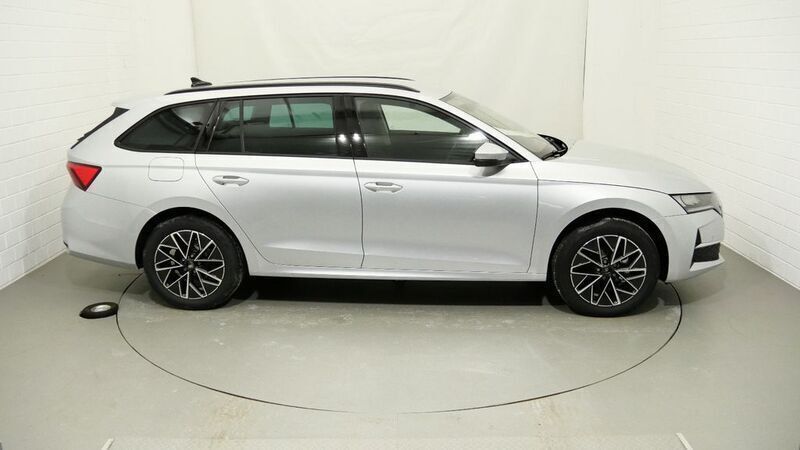 Neu Skoda Octavia Selection 150 PS (110 kW) 2025 Silber Kombi