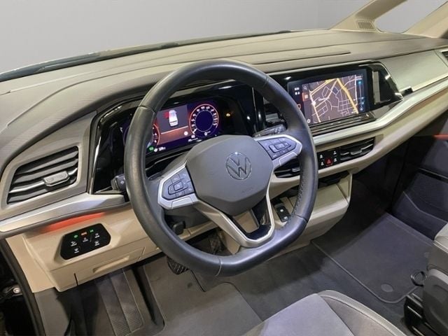 Gebraucht VW Multivan Life 150 PS (110 kW) 2023 Deep black perleffekt Van / Kleinbus