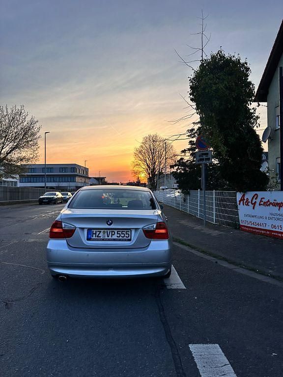 Gebraucht BMW 320 150 PS (110 kW) 2005 Grau Limousine