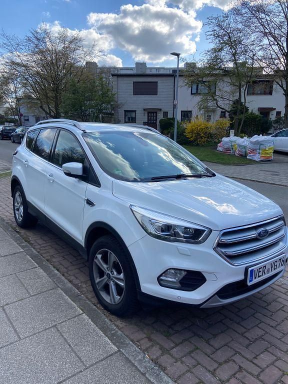 Gebraucht Ford Kuga Trend 175 PS (128 kW) 2019 Schwarz SUV