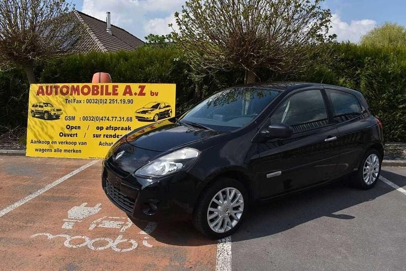 Second-hand Renault Clio II 75 CP (55 kW) 2010 Negru Berlinǎ