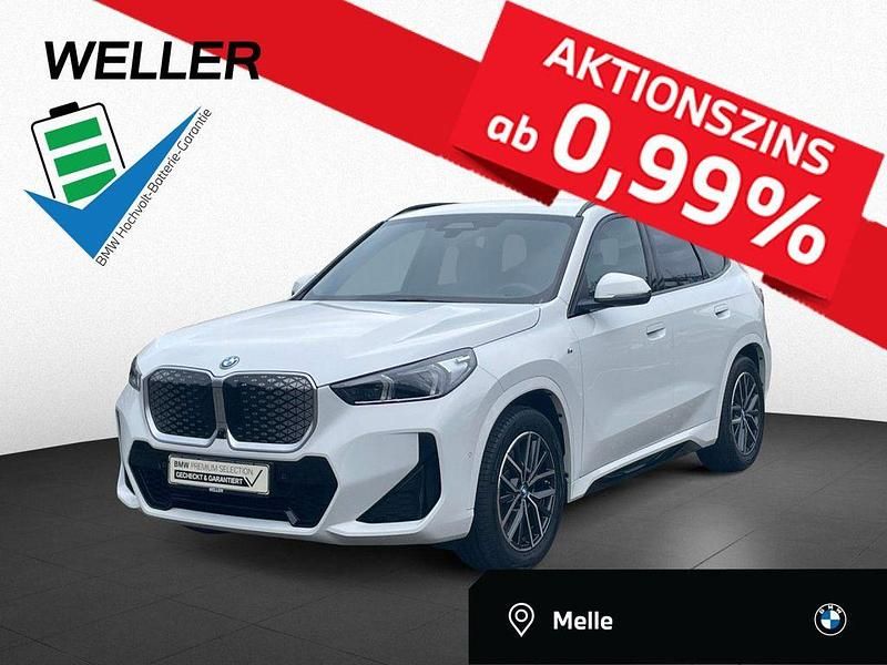 Alpinweiss iii (weiß) Gebraucht 2025 BMW iX1 M Sport SUV | 46.880 € (Superpreis) - Bild 1/4