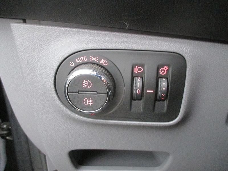 Gebraucht Opel Corsa Innovation 101 PS (74 kW) 2018 Tiefseeblau/darkmoon blue Kleinwagen