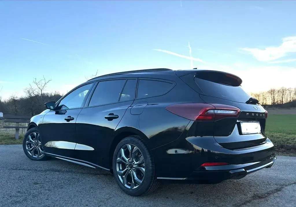 Gebraucht Ford Focus ST-Line 125 PS (91 kW) 2024 Schwarz Limousine