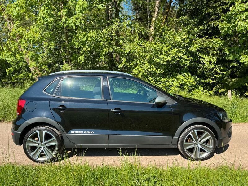 Schwarz Gebraucht 2013 VW Polo Cross Kleinwagen | 7.400 € (Guter Preis) - Bild 1/4