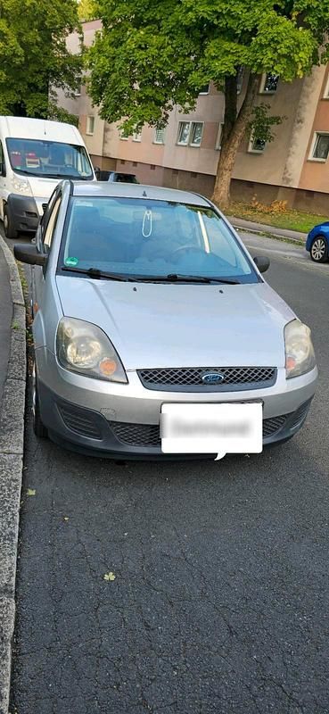 Silber Gebraucht 2006 Ford Fiesta Kleinwagen | 550 € (Superpreis) - Bild 1/4