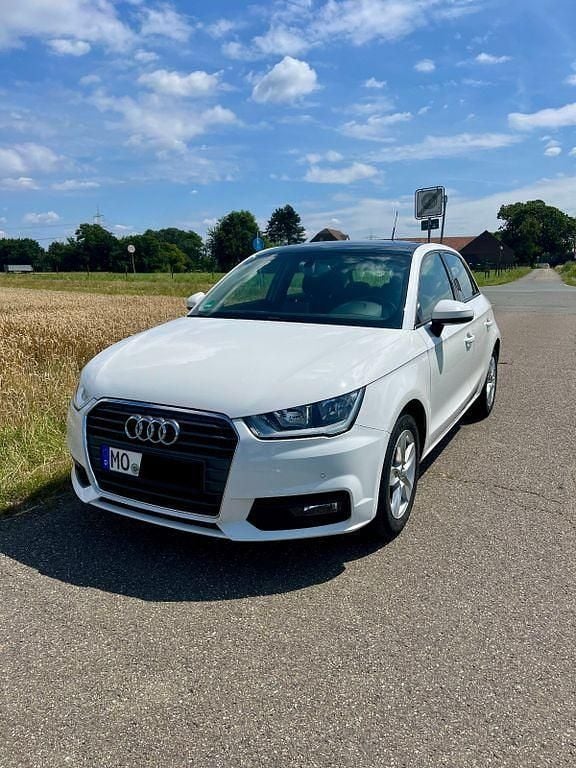 Weiß Gebraucht 2016 Audi A1 Sportback Ambiente Kleinwagen | 12.990 € (Fairer Preis) - Bild 1/4
