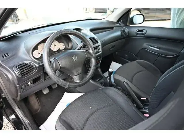 Gebraucht Peugeot 206 Tendance 75 PS (55 kW) 2009 Schwarz Kleinwagen