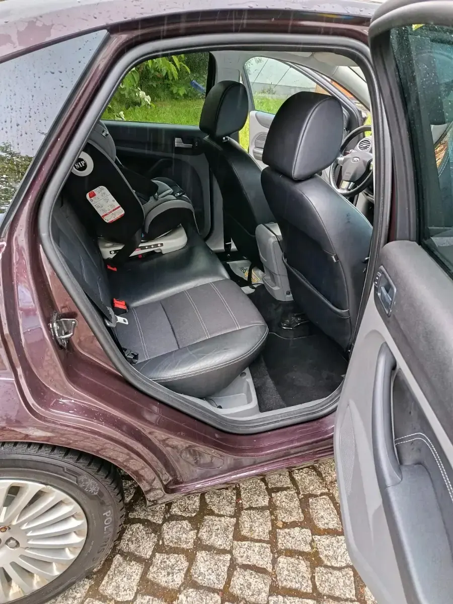 Gebraucht Ford Focus Titanium 101 PS (74 kW) 2008 Rot Kombi