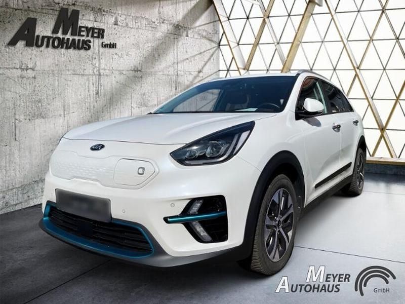 Weiß Gebraucht 2021 Kia e-Niro 2 SUV | 24.890 € (Etwas zu teuer) - Bild 1/4