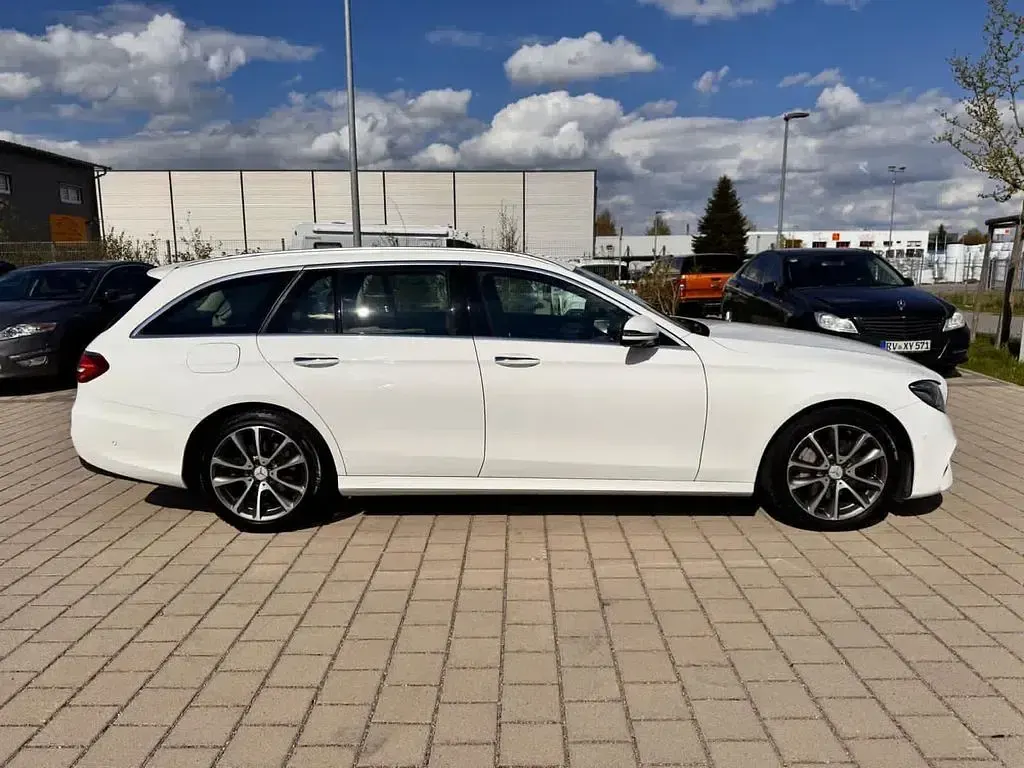 Gebraucht Mercedes E220 194 PS (142 kW) 2018 Weiß Limousine