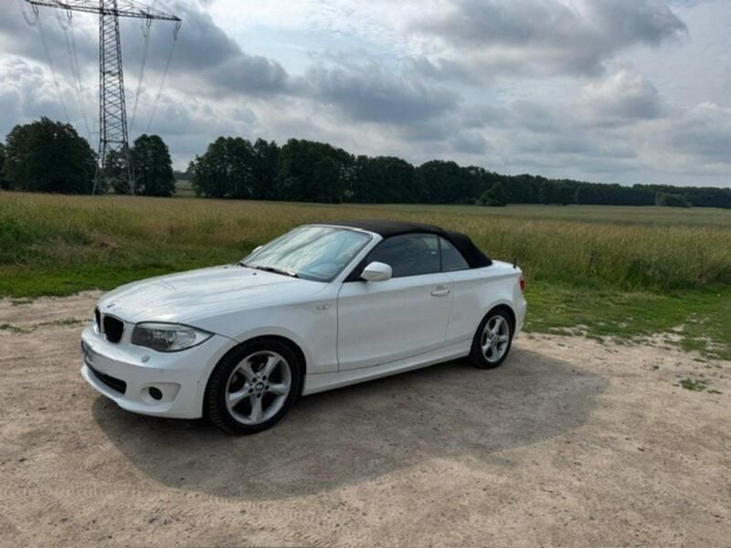 Weiß Gebraucht 2011 BMW 118 Cabriolet Cabrio | 8.900 € (Guter Preis) - Bild 1/4