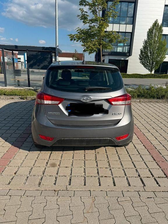 Gebraucht Hyundai ix20 Classic 90 PS (66 kW) 2012 Grau Kleinwagen