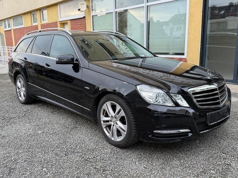 Schwarz Gebraucht 2011 Mercedes E220 Kombi | 6.990 € (Superpreis) - Bild 1/4