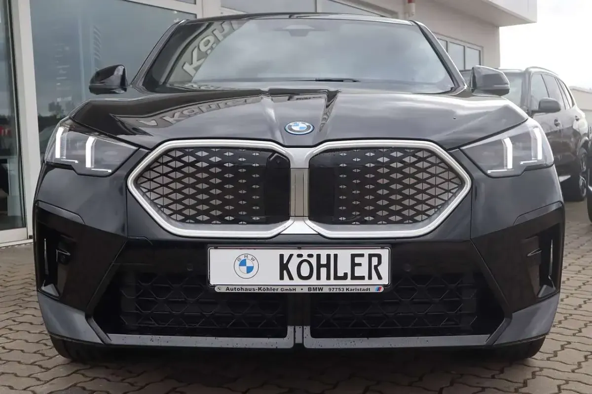 Gebraucht BMW iX2 M Sport 150 kW (204 PS) 2026 Black sapphire metallic SUV