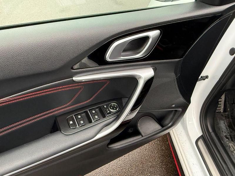 Gebraucht Kia Ceed 204 PS (150 kW) 2023 Weiß Kleinwagen