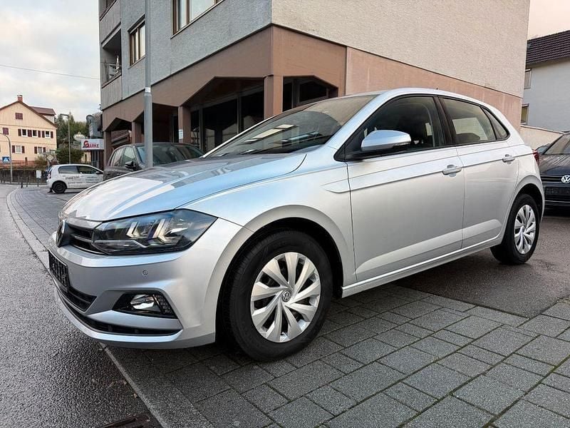 Silber Gebraucht 2020 VW Polo Comfortline Limousine | 11.999 € (Fairer Preis) - Bild 1/4