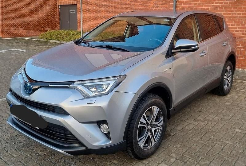 Silber Gebraucht 2018 Toyota RAV4 Hybrid Team SUV | 16.900 € (Guter Preis) - Bild 1/4