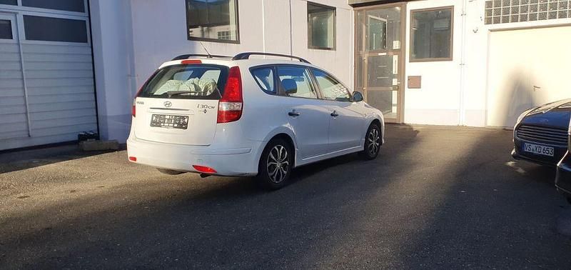 Gebraucht Hyundai i30 Edition+ 109 PS (80 kW) 2010 Weiß Kombi
