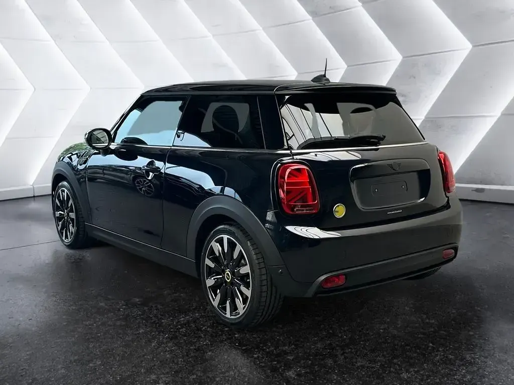 Gebraucht Mini Cooper SE 135 kW (184 PS) 2023 Schwarz Kleinwagen