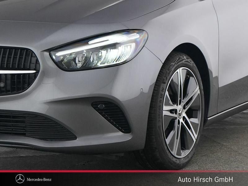 Gebraucht Mercedes B220 Night 190 PS (139 kW) 2025 Lack mountaingrau Van / Kleinbus