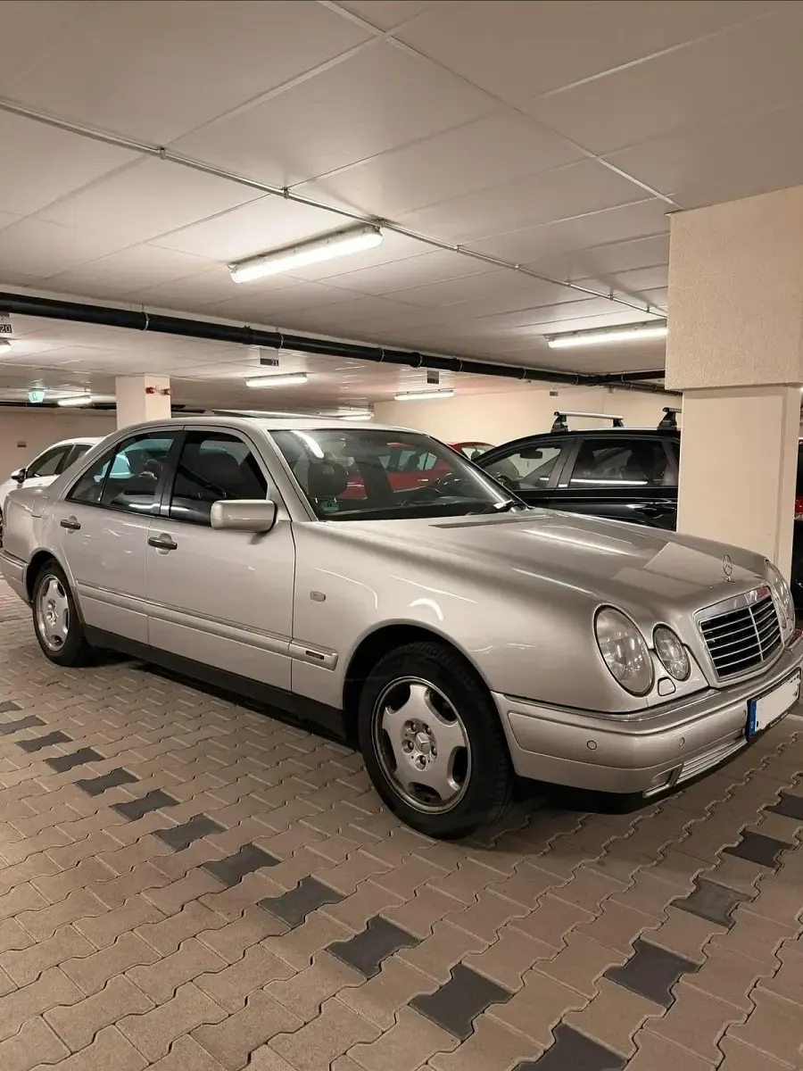 Gebraucht Mercedes E320 Avantgarde 224 PS (164 kW) 1998 Silber Limousine